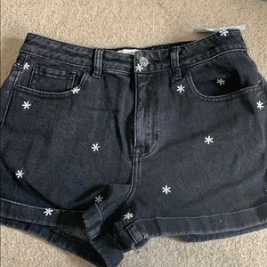 Pacsun daisy black denim shorts